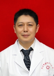 何炳斌：主任醫師（兒科）、碩士研究生、科教部副主任